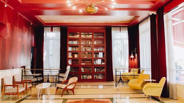 <b>Crest Hotel & Suites Lobby</b>. Images powered by <a href="https://iceportal.shijigroup.com/" title="IcePortal" target="_blank">IcePortal</a>.