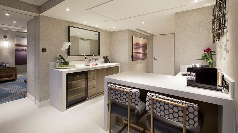 <b>The Star Grand Hotel, Gold Coast Suite</b>. Images powered by <a href="https://iceportal.shijigroup.com/" title="IcePortal" target="_blank">IcePortal</a>.