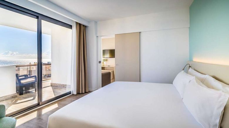 <b>Occidental Hotel Las Piramides Suite</b>. Images powered by <a href="https://iceportal.shijigroup.com/" title="IcePortal" target="_blank">IcePortal</a>.
