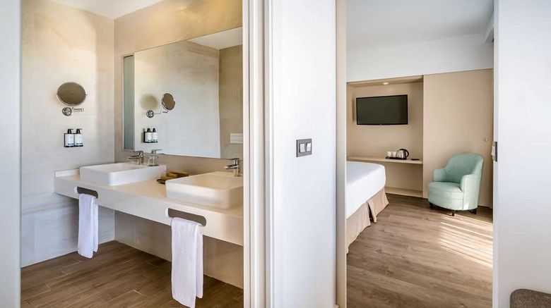 <b>Occidental Hotel Las Piramides Suite</b>. Images powered by <a href="https://iceportal.shijigroup.com/" title="IcePortal" target="_blank">IcePortal</a>.