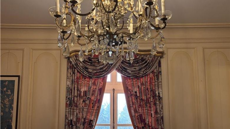 <b>Chateau du Boisniard Lobby</b>. Images powered by <a href="https://iceportal.shijigroup.com/" title="IcePortal" target="_blank">IcePortal</a>.