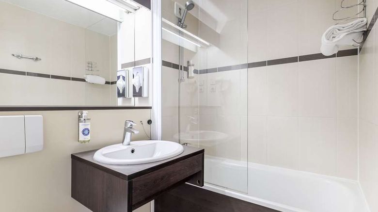<b>Comfort Hotel Orleans Saran Room</b>. Images powered by <a href="https://iceportal.shijigroup.com/" title="IcePortal" target="_blank">IcePortal</a>.