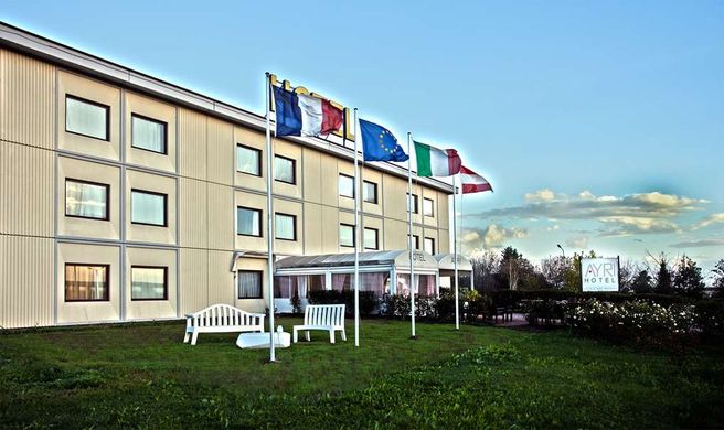 Hotel Ayri Exterior