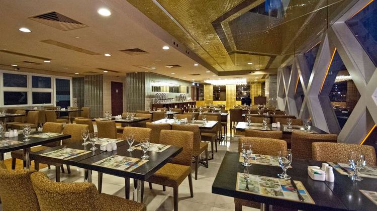Ramada Hong Kong Harbour View Restaurant