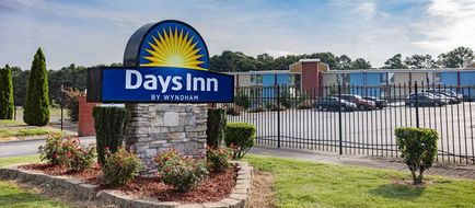 Days Inn by Wyndham Atlanta Airport Exterior