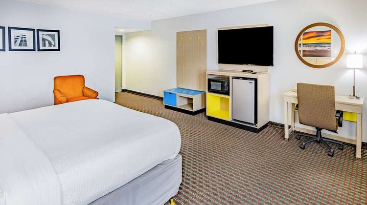 Days Inn by Wyndham Atlanta Airport Room