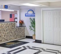 Days Inn by Wyndham Atlanta Airport Lobby