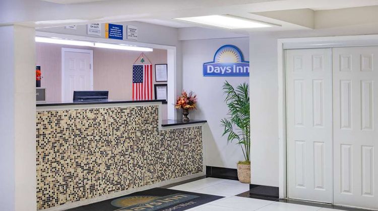 Days Inn by Wyndham Atlanta Airport Lobby