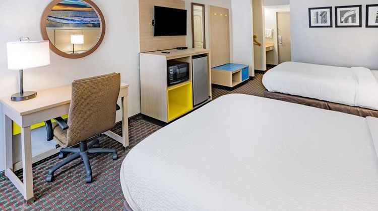 Days Inn by Wyndham Atlanta Airport Room