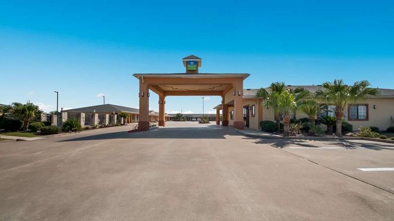 <b>SureStay Hotel by BW Falfurrias Exterior</b>. Images powered by <a href="https://iceportal.shijigroup.com/" title="IcePortal" target="_blank">IcePortal</a>.