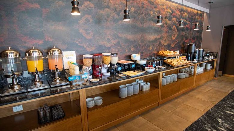 <b>Hampton By Hilton Bariloche Restaurant</b>. Images powered by <a href="https://iceportal.shijigroup.com/" title="IcePortal" target="_blank">IcePortal</a>.