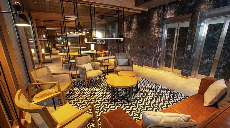 <b>Hampton By Hilton Bariloche Lobby</b>. Images powered by <a href="https://iceportal.shijigroup.com/" title="IcePortal" target="_blank">IcePortal</a>.