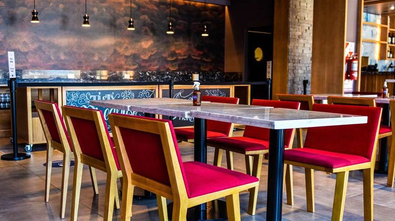 <b>Hampton By Hilton Bariloche Restaurant</b>. Images powered by <a href="https://iceportal.shijigroup.com/" title="IcePortal" target="_blank">IcePortal</a>.
