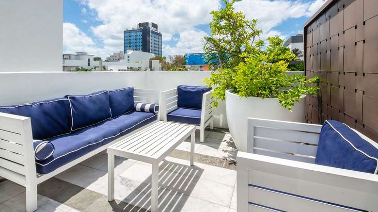 <b>Gale South Beach, Curio Collection Room</b>. Images powered by <a href="https://iceportal.shijigroup.com/" title="IcePortal" target="_blank">IcePortal</a>.