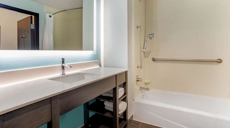 La Quinta Inn & Suites Northlake Room