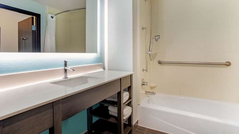 <b>La Quinta Inn & Suites Northlake Room</b>. Images powered by <a href="https://iceportal.shijigroup.com/" title="IcePortal" target="_blank">IcePortal</a>.