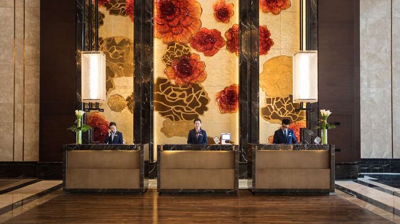 <b>Radisson Blu Zhengzhou Huiji Lobby</b>. Images powered by <a href="https://iceportal.shijigroup.com/" title="IcePortal" target="_blank">IcePortal</a>.