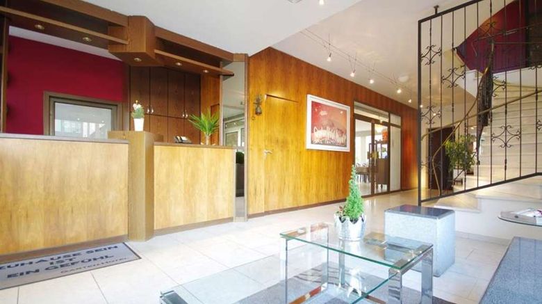 <b>Garten-Hotel Ponick Lobby</b>. Images powered by <a href="https://iceportal.shijigroup.com/" title="IcePortal" target="_blank">IcePortal</a>.