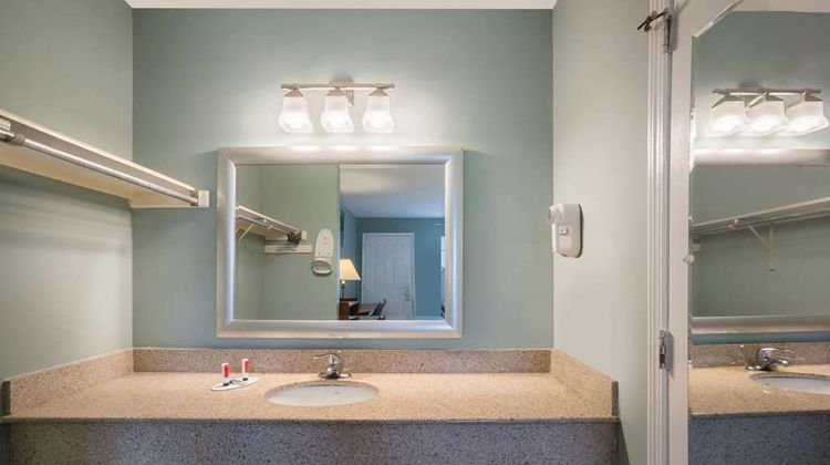 Travelodge Santee Room