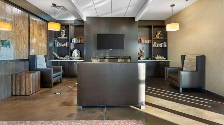 <b>Best Western Plus Lakeview Hotel Lobby</b>. Images powered by <a href="https://iceportal.shijigroup.com/" title="IcePortal" target="_blank">IcePortal</a>.