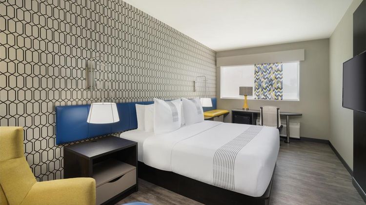 GLo Best Western Tulsa Catoosa Room