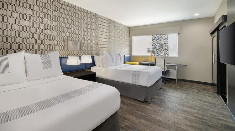 GLo Best Western Tulsa Catoosa Room