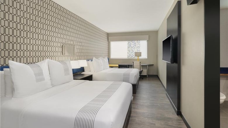 <b>GLo Best Western Tulsa Catoosa Room</b>. Images powered by <a href="https://iceportal.shijigroup.com/" title="IcePortal" target="_blank">IcePortal</a>.