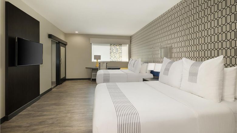 <b>GLo Best Western Tulsa Catoosa Room</b>. Images powered by <a href="https://iceportal.shijigroup.com/" title="IcePortal" target="_blank">IcePortal</a>.