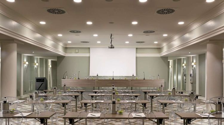 Leon's Place Hotel Meeting