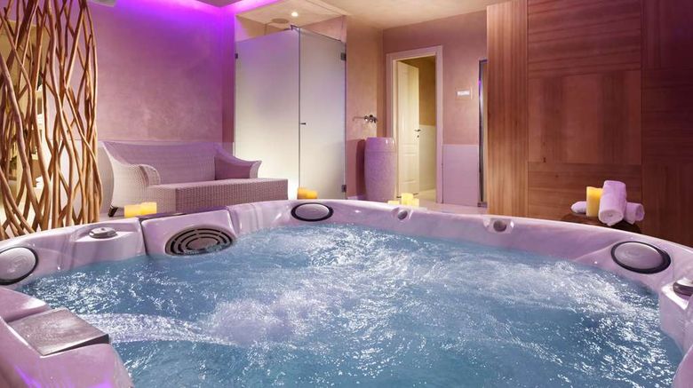 <b>Leon's Place Hotel Spa</b>. Images powered by <a href="https://iceportal.shijigroup.com/" title="IcePortal" target="_blank">IcePortal</a>.
