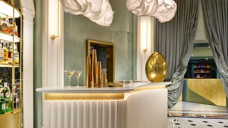 Leon's Place Hotel Restaurant