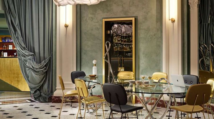 Leon's Place Hotel Restaurant