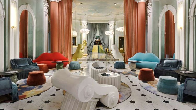 Leon's Place Hotel Lobby