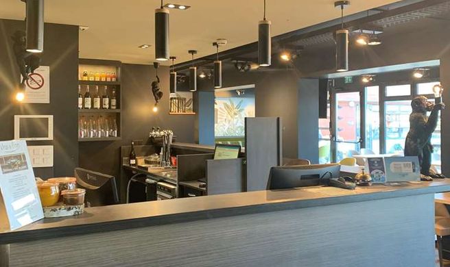 Kyriad Crepy-en-Valois Lobby