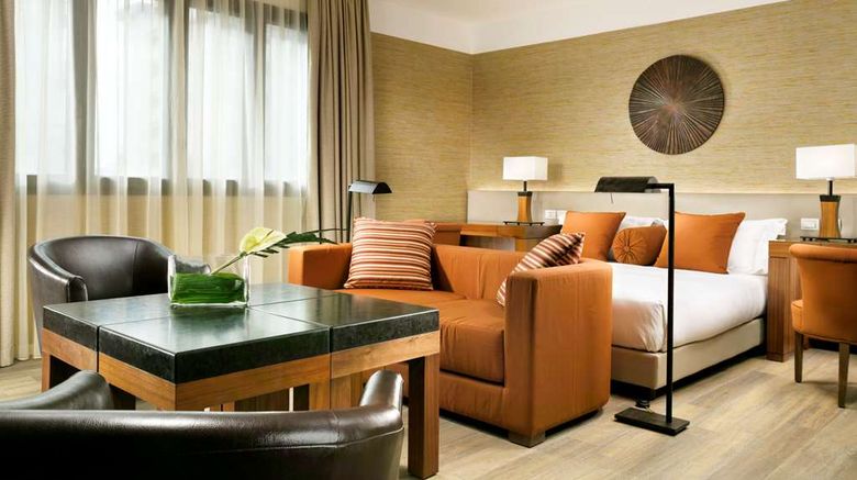 <b>Milan Suite Hotel Room</b>. Images powered by <a href="https://iceportal.shijigroup.com/" title="IcePortal" target="_blank">IcePortal</a>.