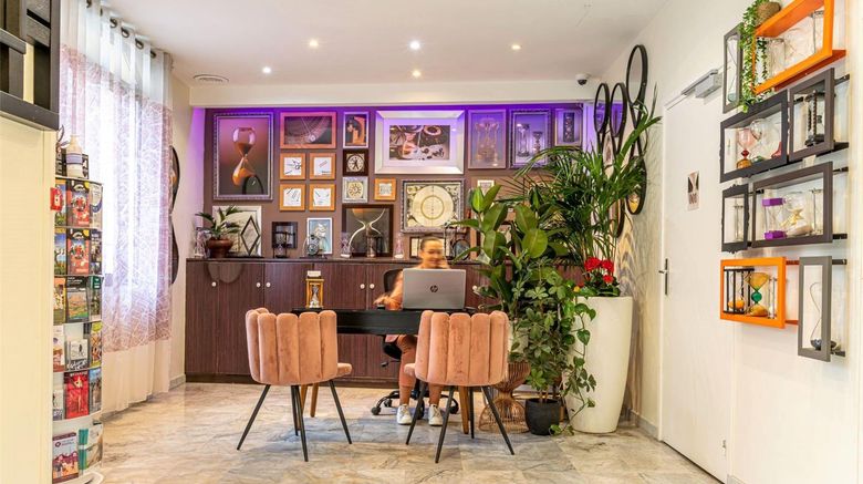 <b>Hotel Ariane Montparnasse Lobby</b>. Images powered by <a href="https://iceportal.shijigroup.com/" title="IcePortal" target="_blank">IcePortal</a>.