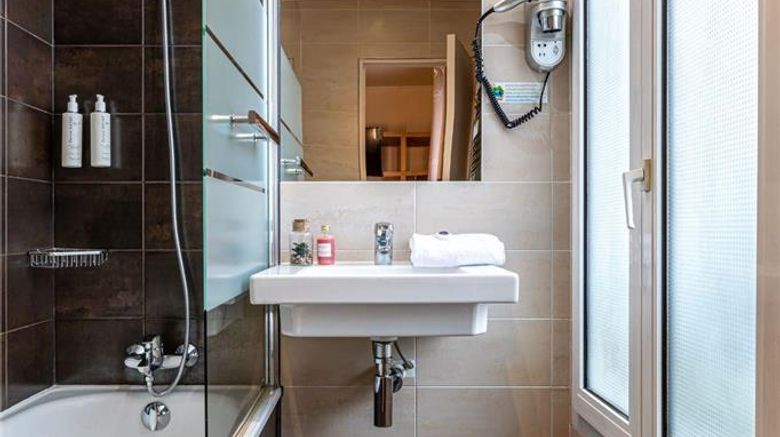 <b>Hotel Ariane Montparnasse Room</b>. Images powered by <a href="https://iceportal.shijigroup.com/" title="IcePortal" target="_blank">IcePortal</a>.