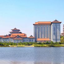 Howard Johnson by Wyndham Jimei Lake Plz