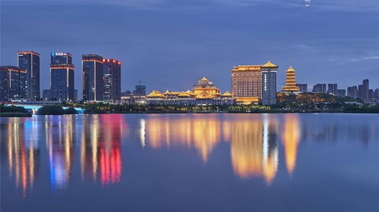 Howard Johnson by Wyndham Jimei Lake Plz Exterior