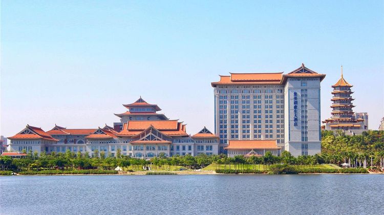 Howard Johnson by Wyndham Jimei Lake Plz Exterior