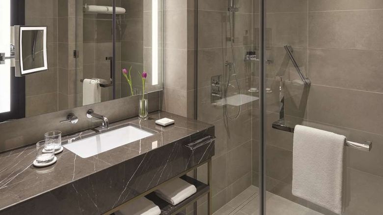 <b>Hyatt Regency Al Kout Mall Kuwait City Room</b>. Images powered by <a href="https://iceportal.shijigroup.com/" title="IcePortal" target="_blank">IcePortal</a>.