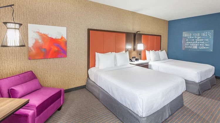 La Quinta Inn & Suites Houston East I-10 Room