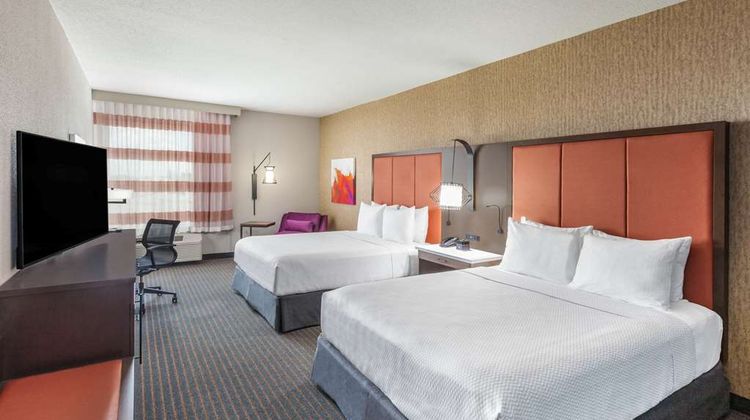La Quinta Inn & Suites Houston East I-10 Room