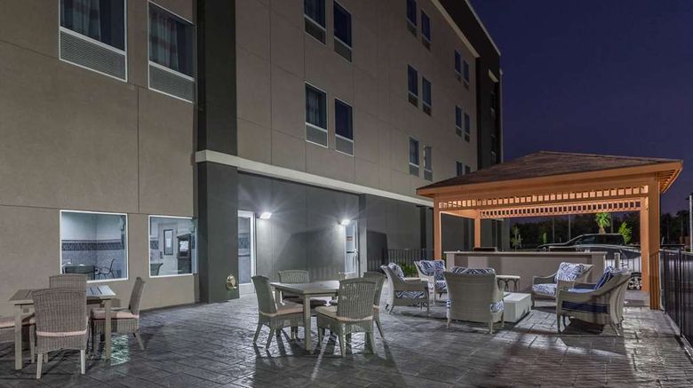 <b>La Quinta Inn & Suites Houston East I-10 Pool</b>. Images powered by <a href="https://iceportal.shijigroup.com/" title="IcePortal" target="_blank">IcePortal</a>.
