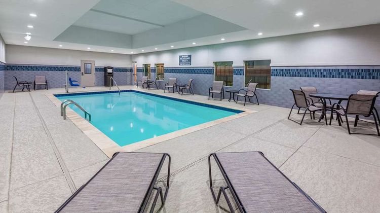 La Quinta Inn & Suites Houston East I-10 Pool