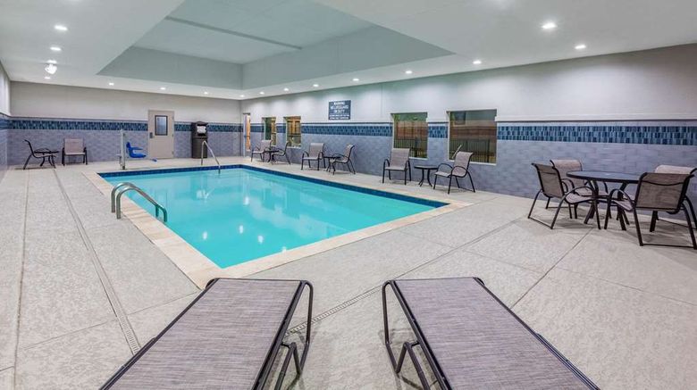 <b>La Quinta Inn & Suites Houston East I-10 Pool</b>. Images powered by <a href="https://iceportal.shijigroup.com/" title="IcePortal" target="_blank">IcePortal</a>.