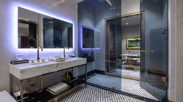 O:LV Fifty Five Hotel Room