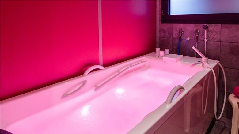 <b>Hotel Les Thermes de l'Avenue Spa</b>. Images powered by <a href="https://iceportal.shijigroup.com/" title="IcePortal" target="_blank">IcePortal</a>.