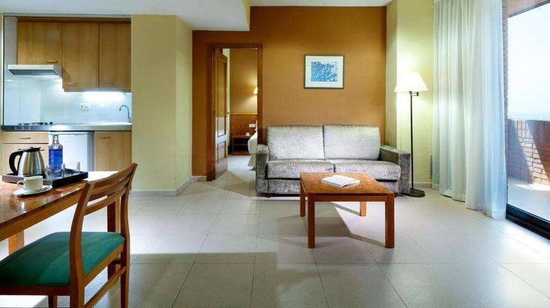 <b>Hesperia Sant Joan Room</b>. Images powered by <a href="https://iceportal.shijigroup.com/" title="IcePortal" target="_blank">IcePortal</a>.