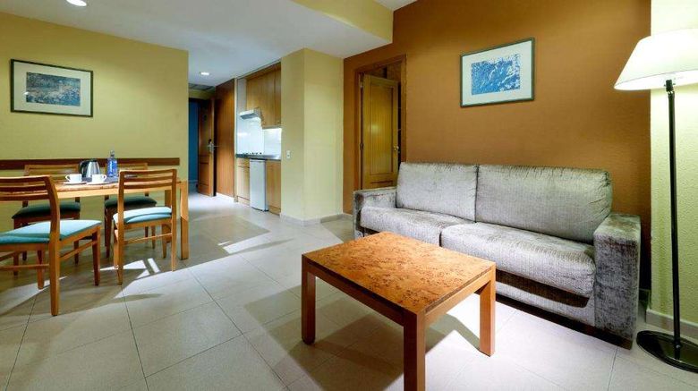 <b>Hesperia Sant Joan Room</b>. Images powered by <a href="https://iceportal.shijigroup.com/" title="IcePortal" target="_blank">IcePortal</a>.